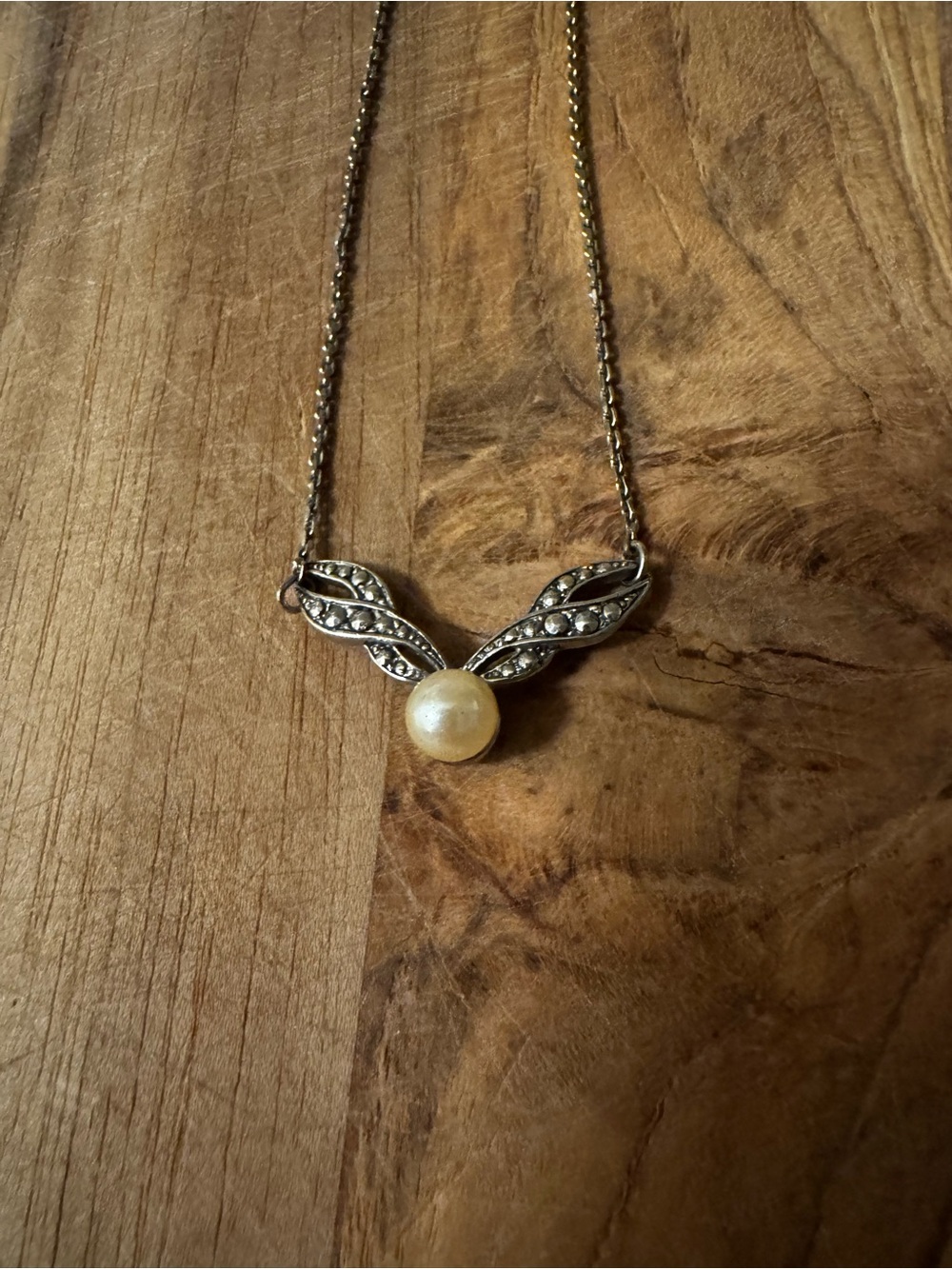 Vintage-Style Pearl Pendant Necklace in Gold Tone